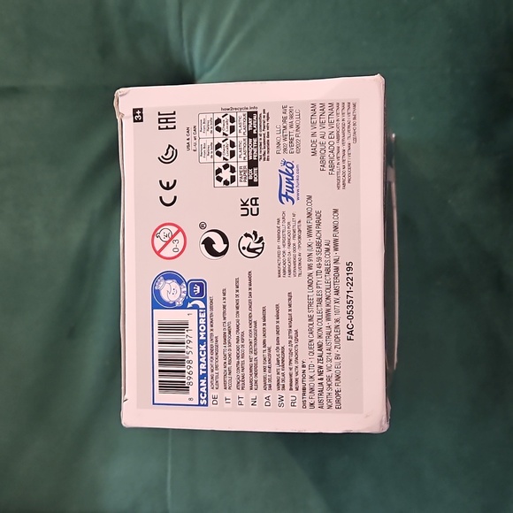 Funko Pop! D.I.Y. Marvel Cap Snowman Bobble-head Captain America Holiday 532 - Picture 7 of 9